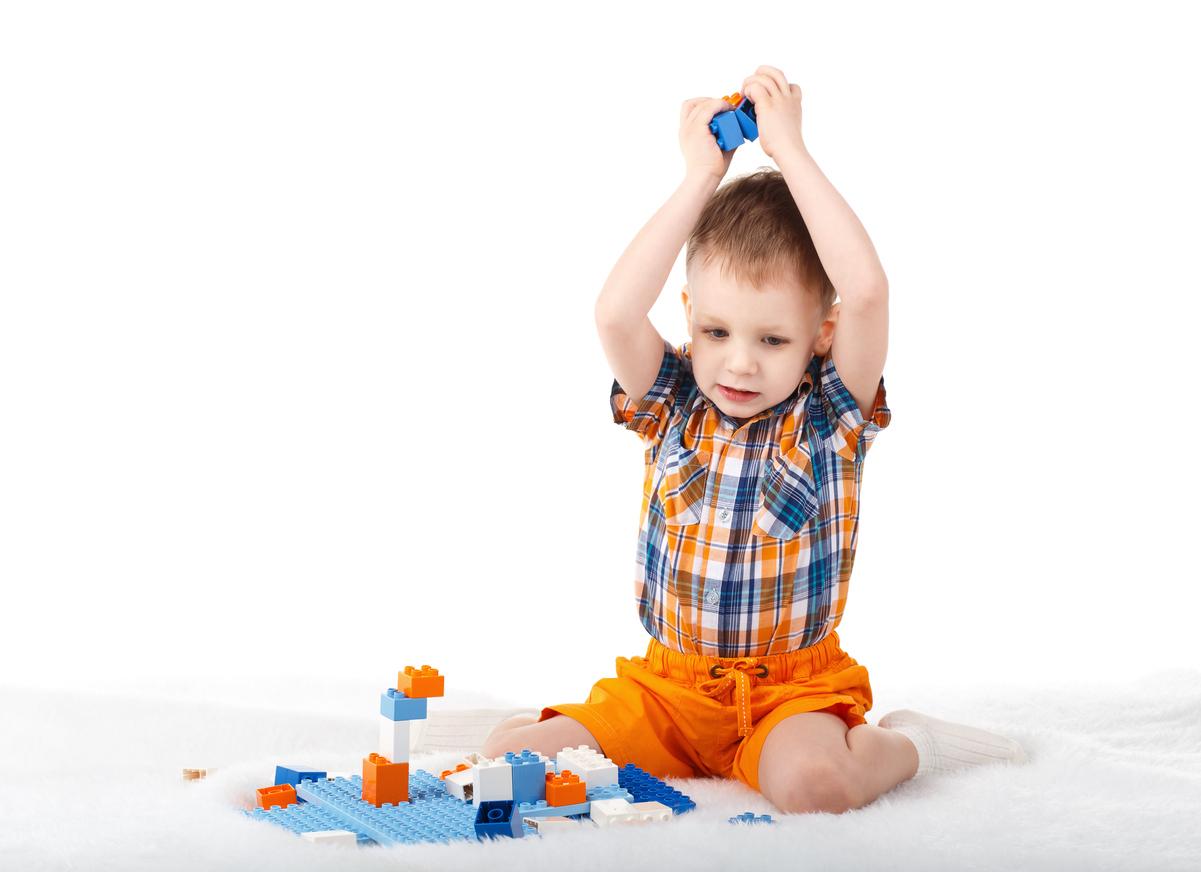 A child who is not interested in his toys: is it a sign of autism?