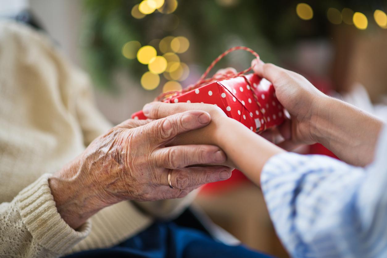 Comment passer un Noël serein avec un proche atteint de démence ?