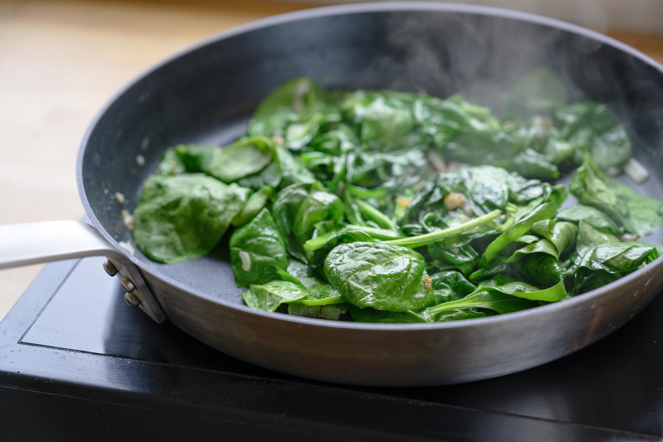What are the health benefits of spinach?