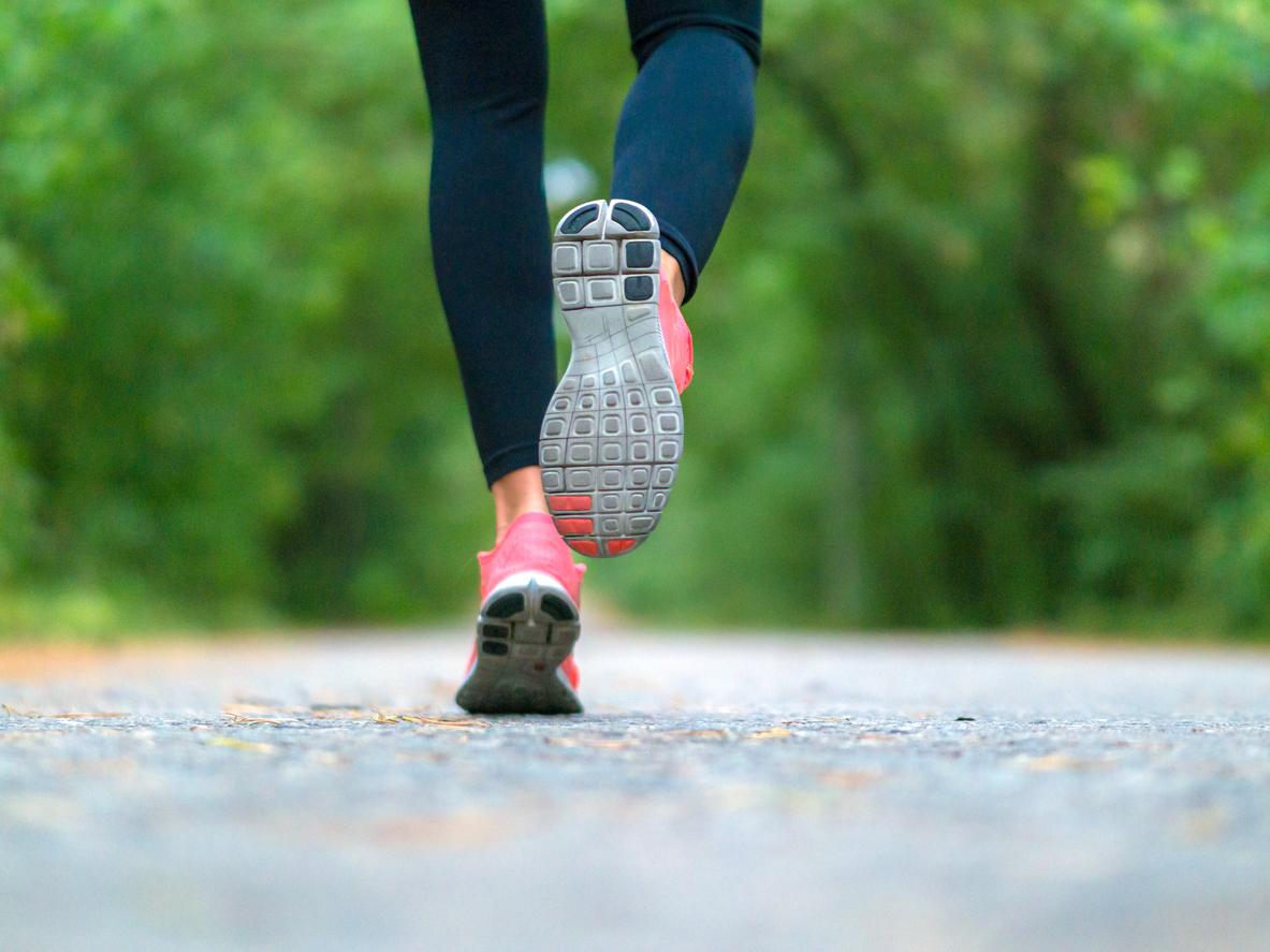 Périostite tibiale : un entraînement à la marche en plein air peut soulager les douleurs