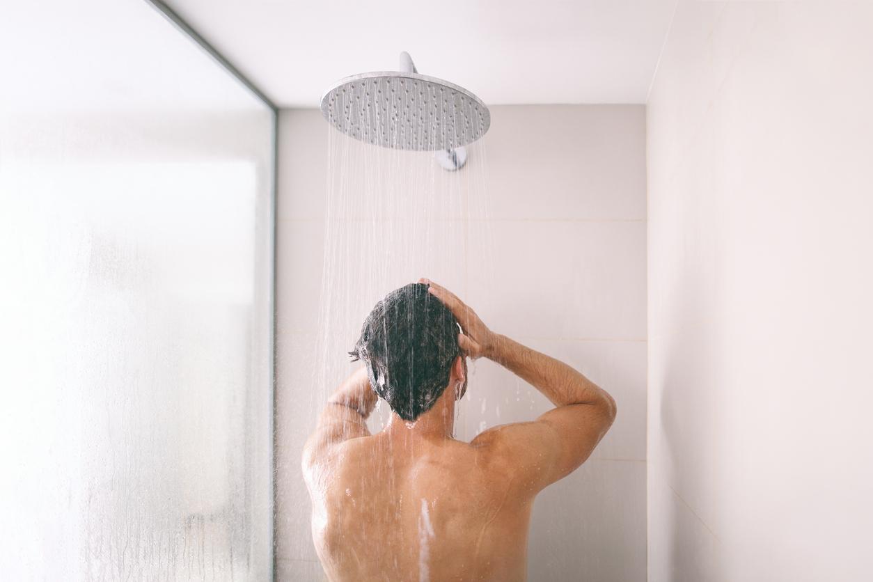 Prendre une douche ou un bain: quelle est la différence au niveau des  coûts?