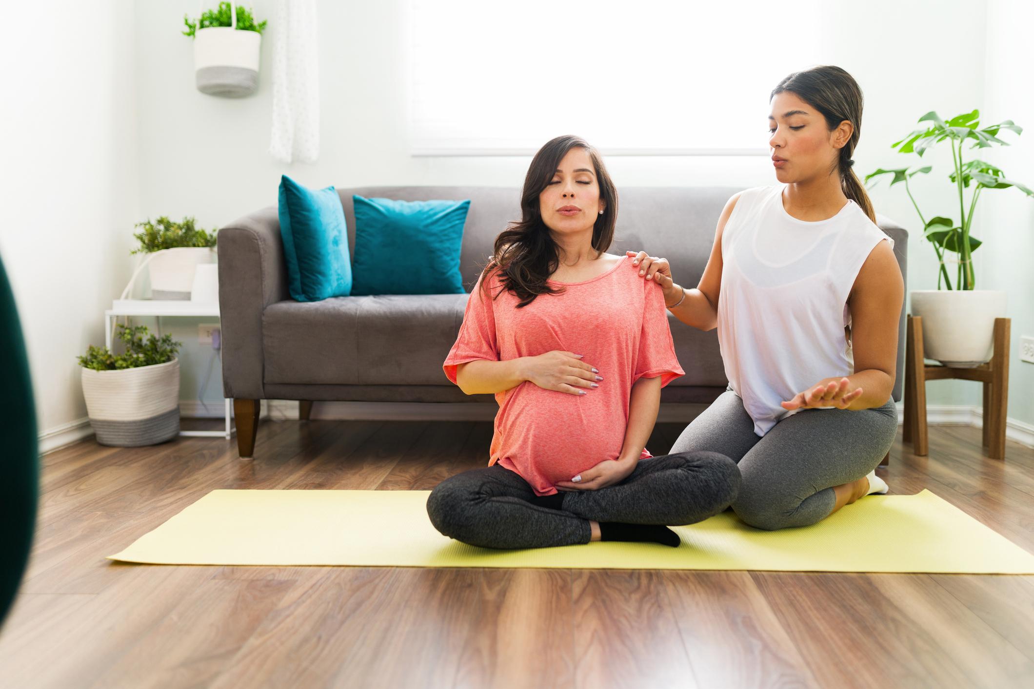 Grossesse, accouchement : être soutenues par une doula améliore la santé des mères 