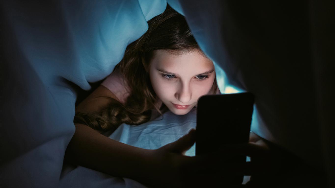 Preteens: be careful, high screen time increases the risk of depression later