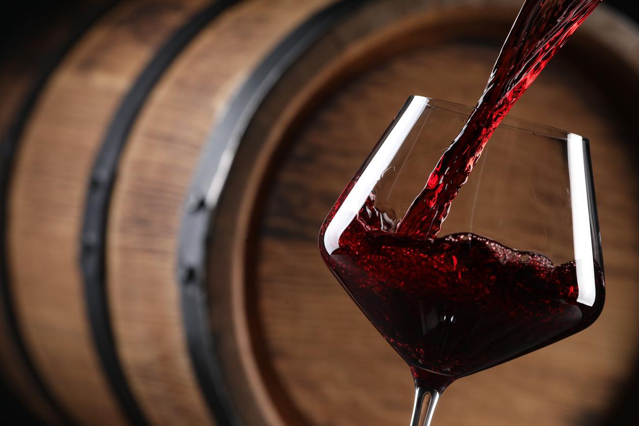 Cancer: Is red wine healthier than white?