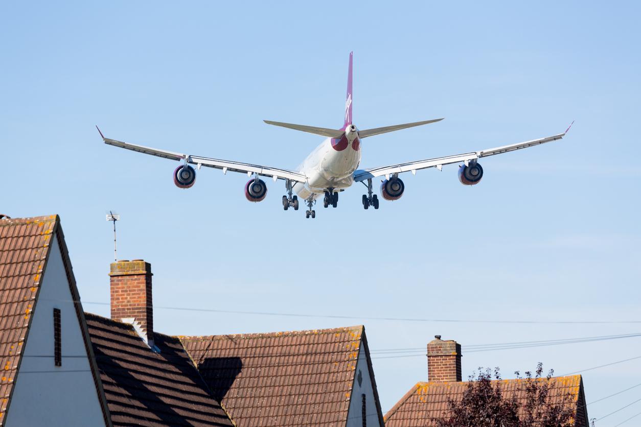 Airplane noise at night disrupts sleep-wake cycles