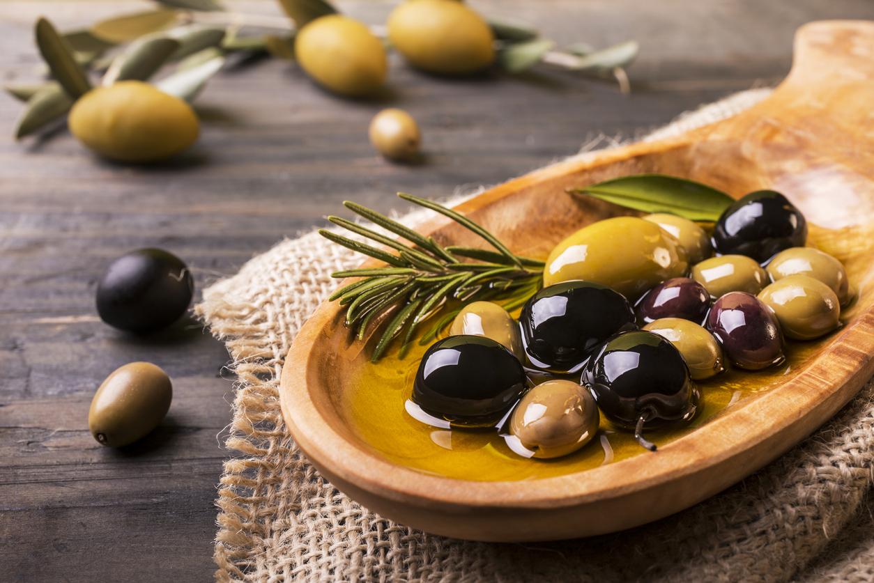 Treatment of diabetes and obesity: what if the olive was the key? 