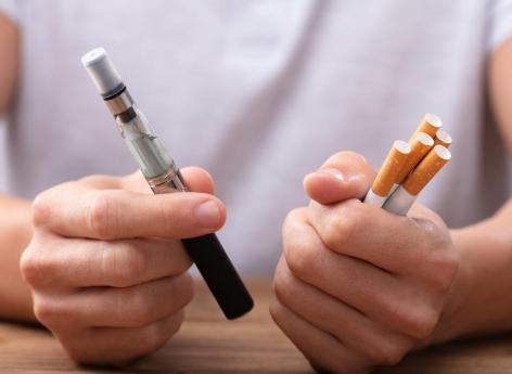 Tabac : vapoter tout en continuant à fumer n’aide pas à arrêter, selon une étude