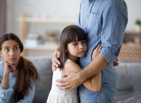 Comment aider votre enfant à bien vivre votre absence pendant les vacances