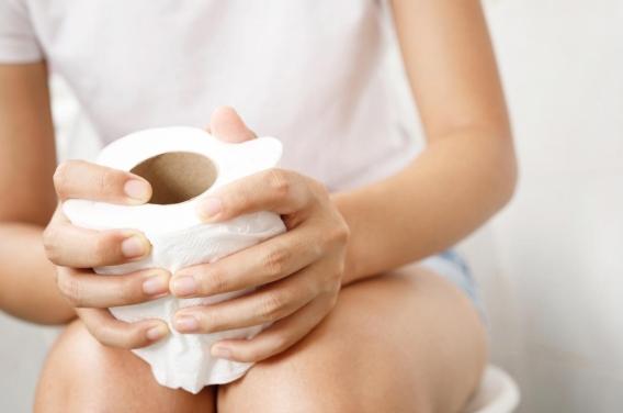 Constipation : 3 astuces naturelles qui rétablissent le transit, selon un médecin