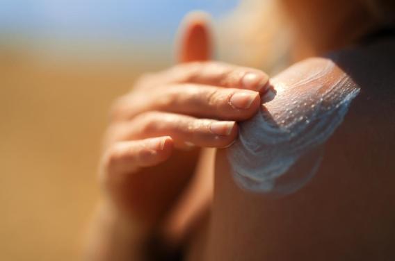 Crème solaire : 4 Français sur 10 pensent ne pas en avoir besoin 