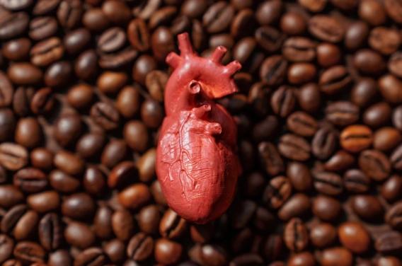 La caféine peut améliorer la santé cardiovasculaire en cas de rhumatismes