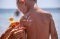 Anti-sunscreen, une tendance dangereuse qui se diffuse sur les réseaux sociaux 