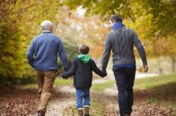 Génération sandwich : prendre soin de ses enfants et ses parents impacte la santé