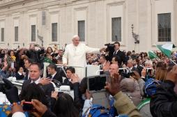 Le pape François hospitalisé : qu’est-ce qu’une pneumonie bilatérale ?