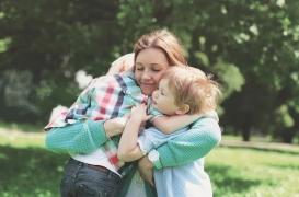 Stress, sommeil, dépression : comment les câlins améliorent notre vie