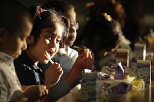 Children who eat with their hands would be more rowdy