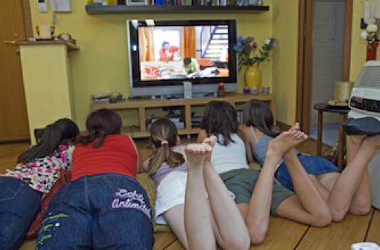 A TV in the bedroom makes children fat