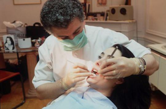 Dentists earn 94,000 euros per year