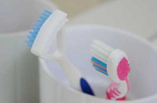 3D toothbrush cleans in 6 seconds