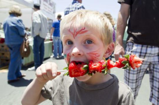 Eat strawberries to fight bad cholesterol