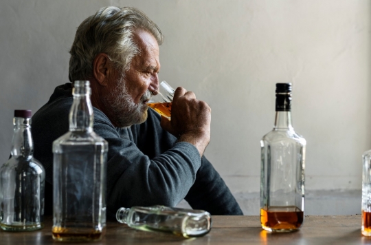 Alcoholism: brain damage can progress after withdrawal