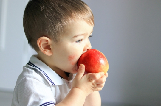 Childbirth, breastfeeding and mothers’ diets can reduce the risk of allergies in children