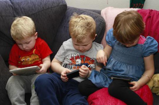 Vocabulary learning delayed by tablets