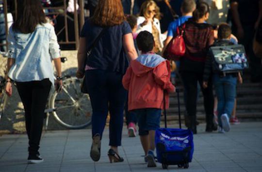 Parents take risks on their way to school