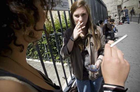 Najat Vallaud-Belkacem opposes tobacco in high schools