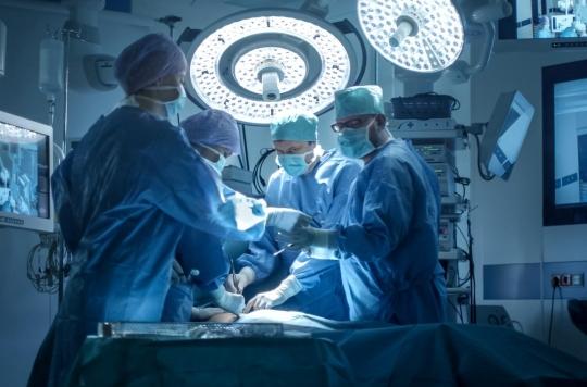 The patient had lost his limbs in an electrocution: a double arm and shoulder transplant performed in Lyon