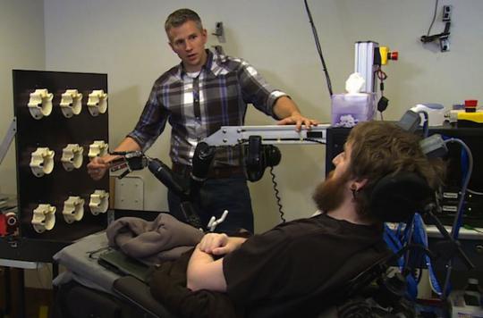Brain implant: a quadriplegic regains the sense of touch 