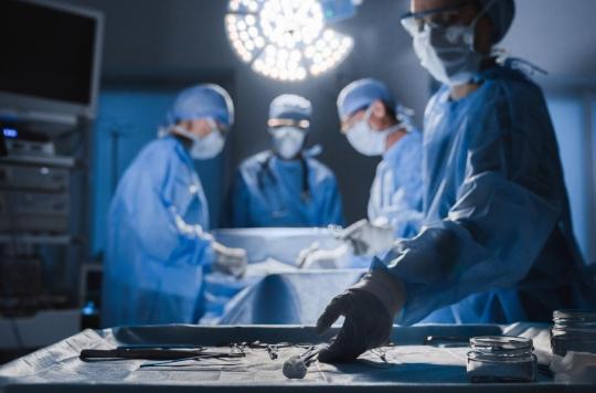 Operation: a surgeon struck off for having engraved his initials on the liver of his patients