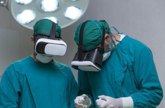 The first hologram patient “operated” in virtual reality