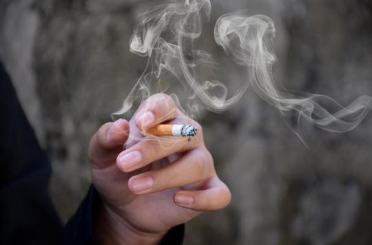 Le tabac modifierait la structure osseuse, selon des archéologues