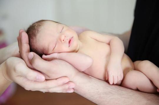 Une Femme Donne Naissance A Un Bebe Grace A Une Greffe D Uterus De Sa Jumelle