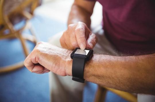 A crazy idea: using the skin as a conductor to charge connected watches