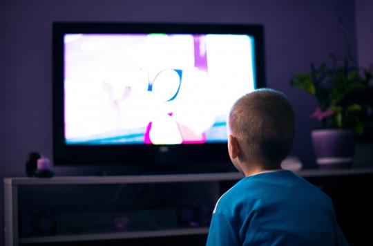 Too much television watching in childhood impacts health in adolescence