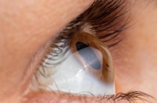 A 78-year-old man partially regains his sight thanks to a synthetic cornea 