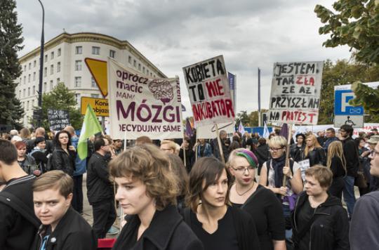 Poland: MEPs reject abortion ban