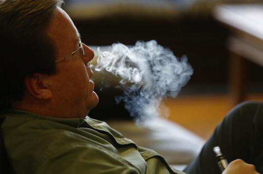 E-cigarette: 120 doctors against its ban in public places