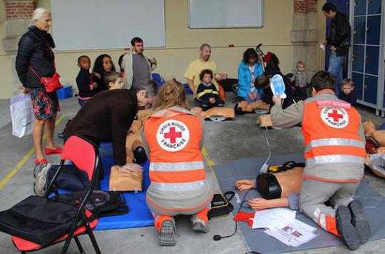 French Red Cross: 10,000 more volunteers in 2016