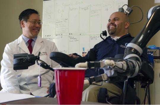 VIDEO.  Quadriplegic mind controls artificial arm