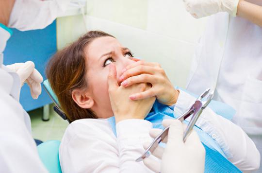 Dentists: students wall up the CPAM in Nancy