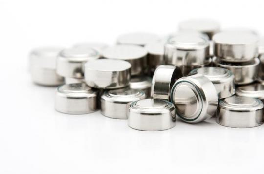 Button batteries: a risk of poisoning for small children and an emergency