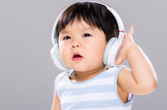 Headphones: one in three children under six falls asleep with them