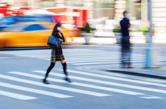 Smartphone in hand: a campaign to alert pedestrians