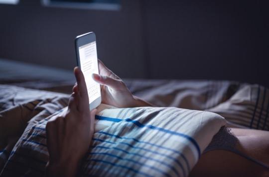 Leaving your phone on your table at night is not recommended: here’s why