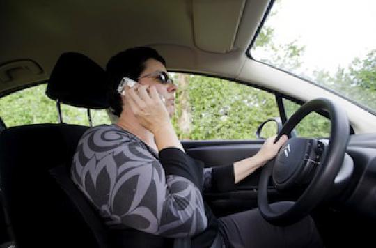 Using the phone in the car increases health risks