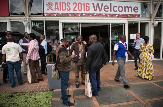 AIDS: equal care at the heart of debates in Durban